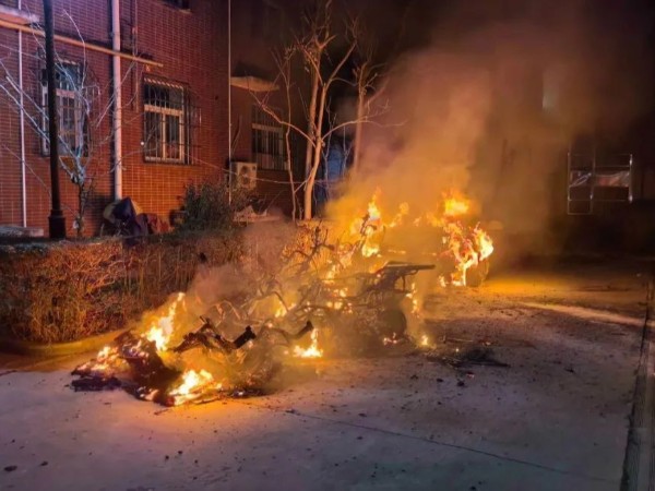 西安一小區(qū)電動車著火，火災(zāi)預(yù)警監(jiān)控是電動車棚必不可少的！