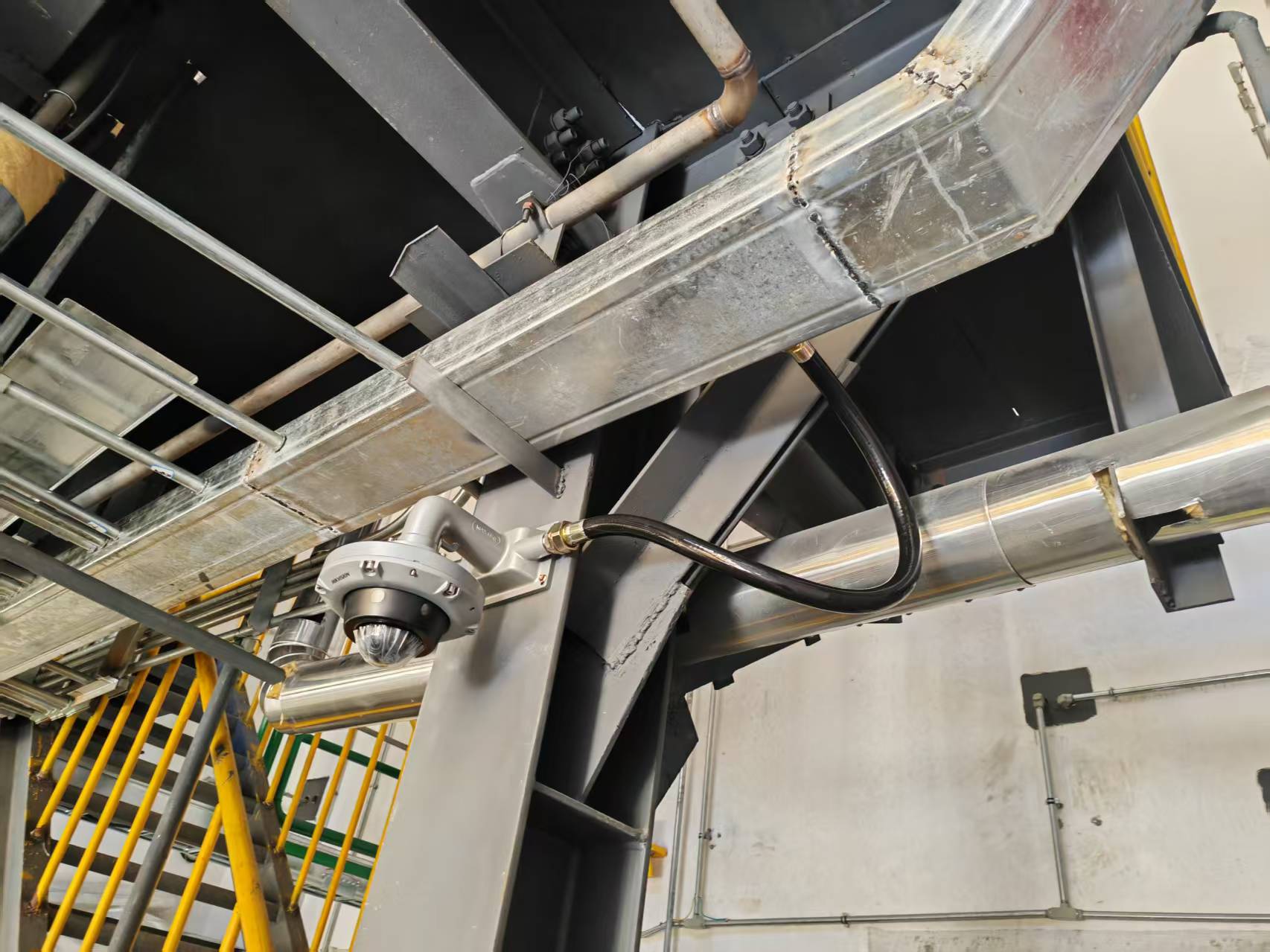 安裝防爆監(jiān)控攝像頭