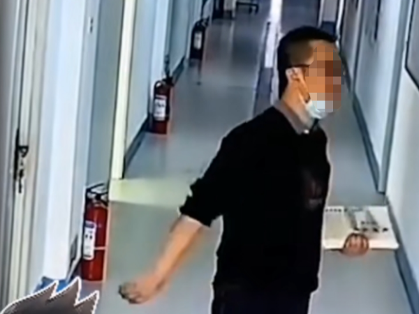 學(xué)校視頻監(jiān)控系統(tǒng)記錄下的他笑了，你呢？